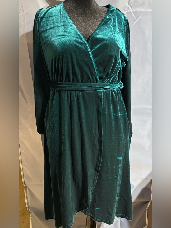 BloomChic Dresses & Skirts - Emerald Green Velvet Wrap Dress